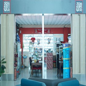shop & dine
